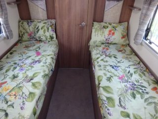 /photos/8732/098a320c-2e83-58bb-c9fc-2eacd2a74015_i320x240.jpg