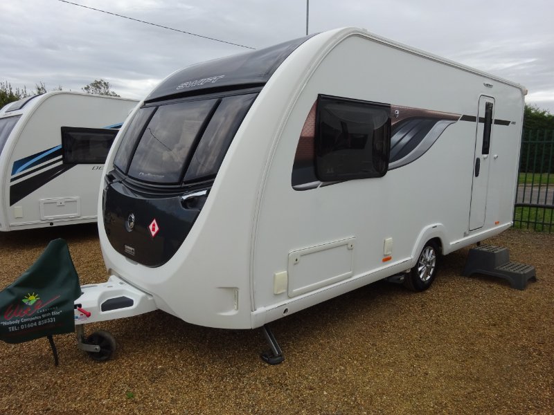 2020 Swift Challenger 480 UKs BEST PRICED CARAVANS Excellent Condition Includes Motor Mover Awning Lots More